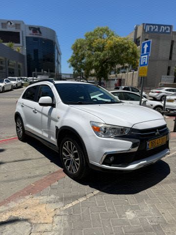 מודעת רכב מיצובישי ASX