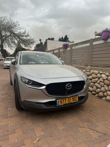 מודעת רכב מאזדה CX-30