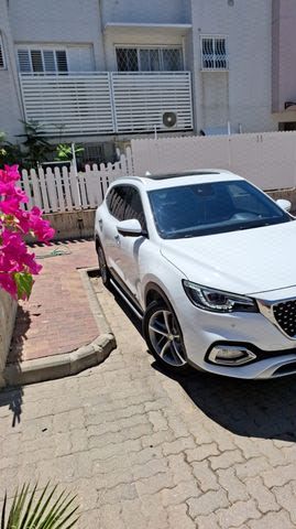 מודעת רכב אם ג'י EHS PHEV