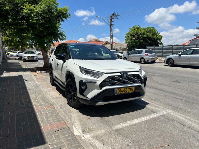 מודעת רכב טויוטה RAV4