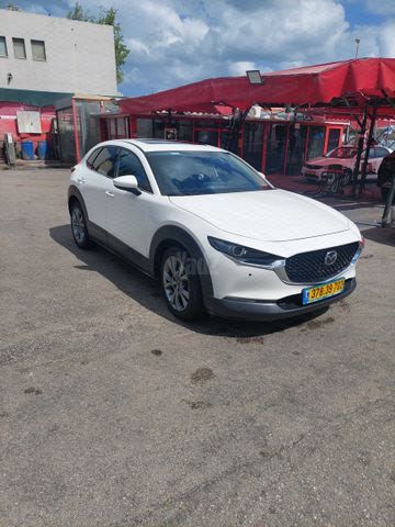 מודעת רכב מאזדה CX-30