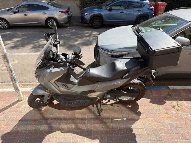 מודעת רכב סאן יאנג ADX400