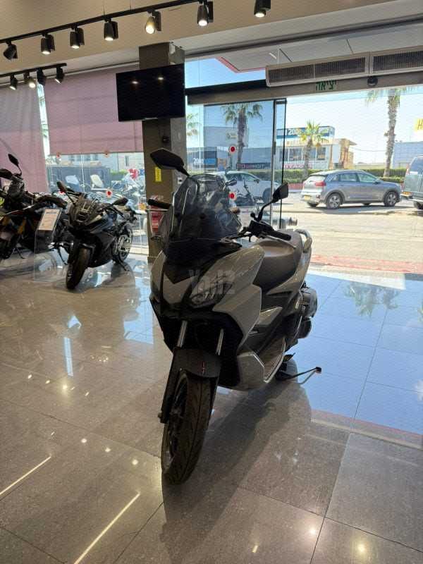 מודעת רכב אפריליה SR GT 200