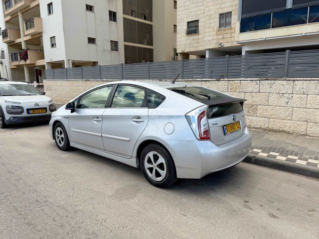 מודעת רכב טויוטה פריוס 1