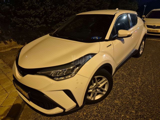 מודעת רכב טויוטה C-HR