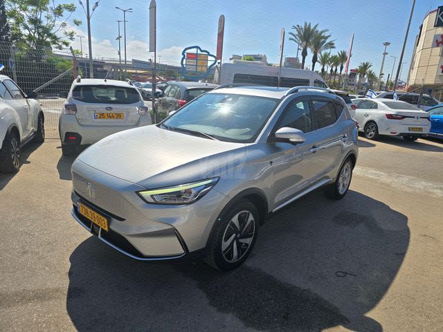 מודעת רכב אם ג'י ZS