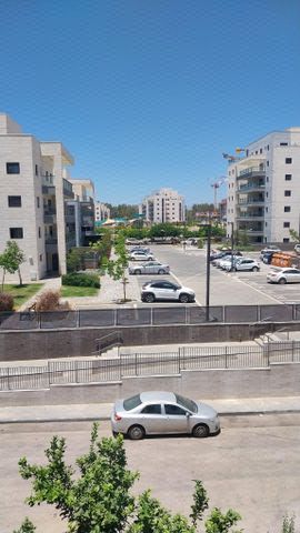 אדמונית 32