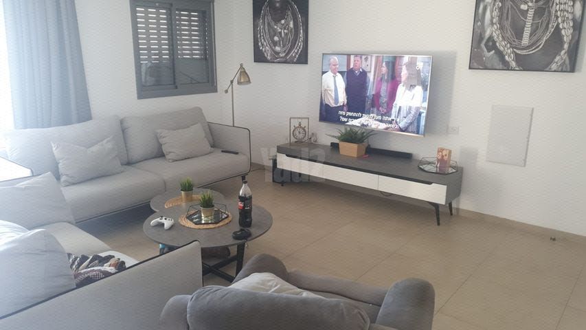 עפרה חזה 15