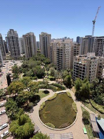 יעל רום 15