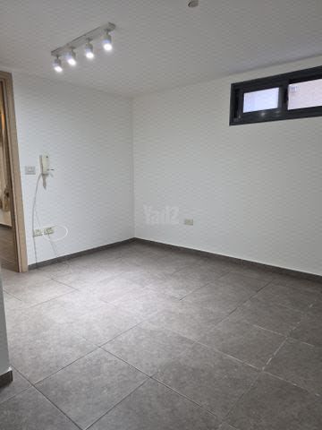הנקר 7