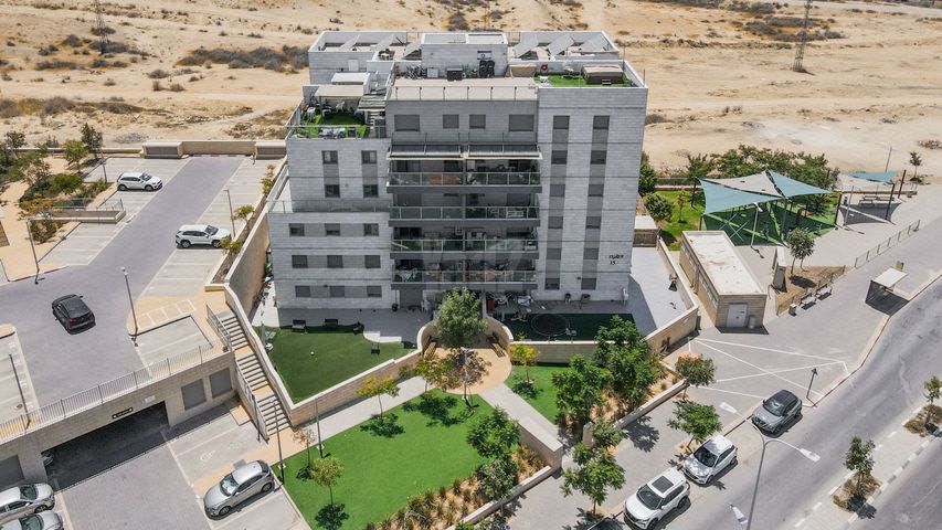 דפנה 15