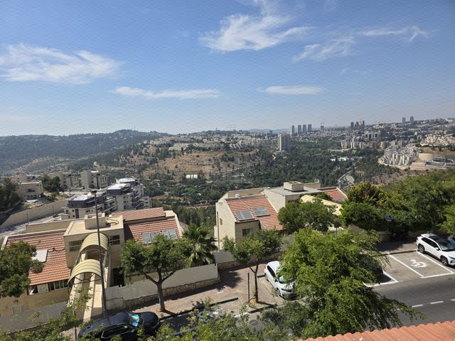המחנכת 