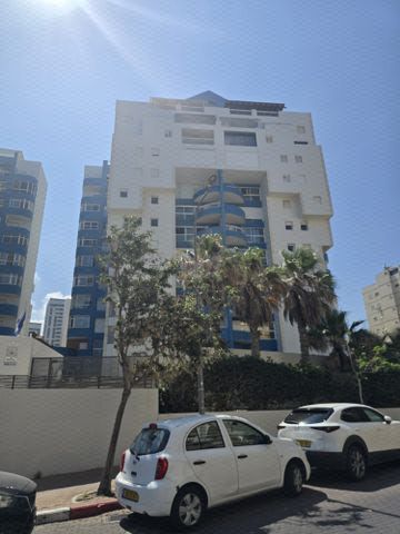 שדרות ניצה 8