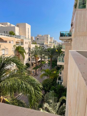 הגוש הגדול, רמת אביב החדשה, נופי ים