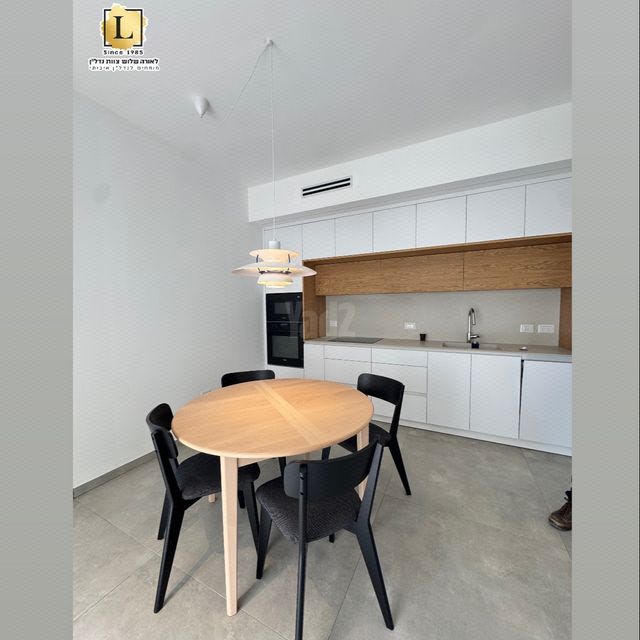 כיכר היינריך היינה 19