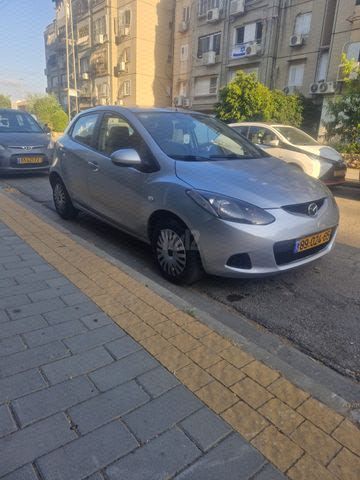 מודעת רכב מאזדה 2
