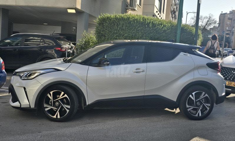 מודעת רכב טויוטה C-HR