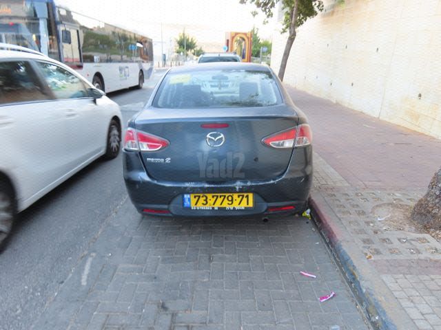 מודעת רכב מאזדה 2