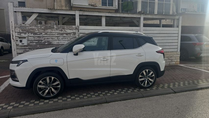 מודעת רכב ג׳יי.איי.סי E-JS4