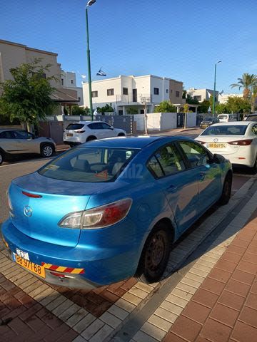 מודעת רכב מאזדה 3