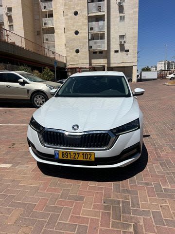 אוקטביה  Ambition אוט׳ בנזין סדאן 5 דל 1.0 (110 כ״ס)