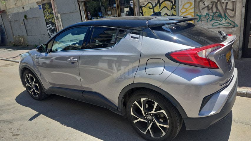מודעת רכב טויוטה C-HR