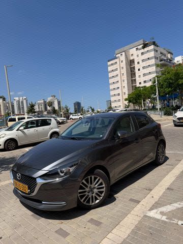מודעת רכב מאזדה 2