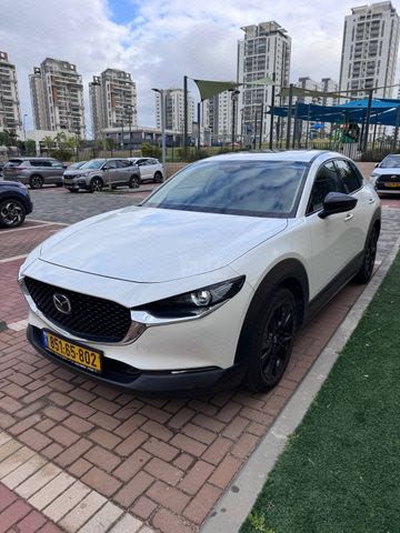 מודעת רכב מאזדה CX-30