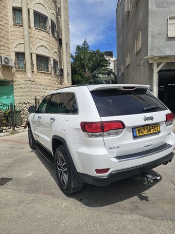 מודעת רכב ג'יפ גרנד צ'ירוקי