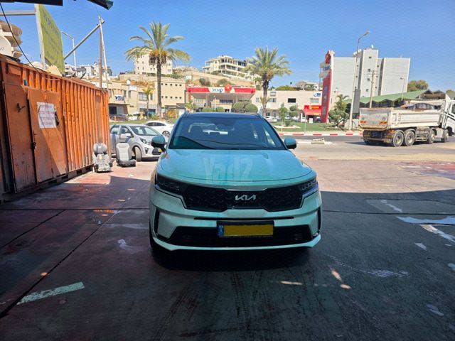 סורנטו 4X4 Premium פלאג-אין אוט׳ 1.6 (265 כ״ס)