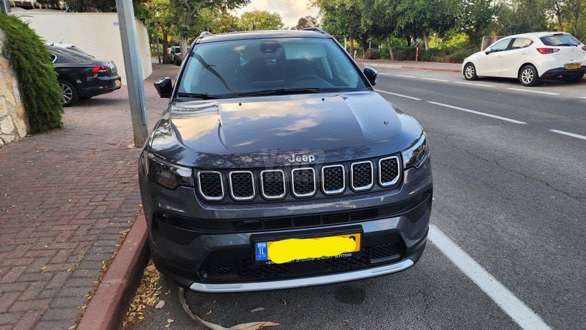מודעת רכב ג'יפ קומפאס