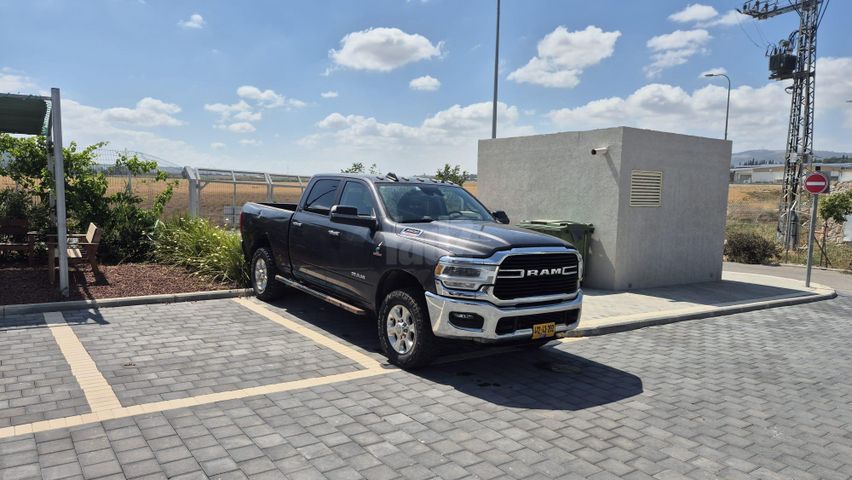 מודעת רכב דודג'