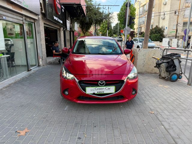 מודעת רכב מאזדה 2
