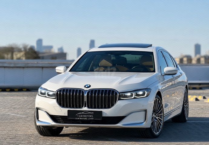 סדרה 7 Pure Excellence 745Le פלאג-אין אוט׳ 3.0 (286 כ״ס)