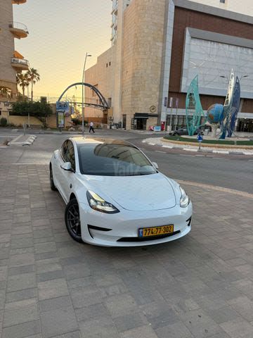 מודעת רכב טסלה מודל 3