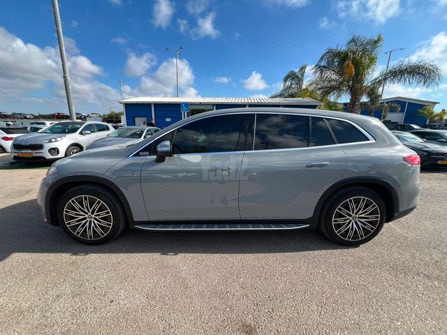 מודעת רכב מרצדס-בנץ EQS SUV
