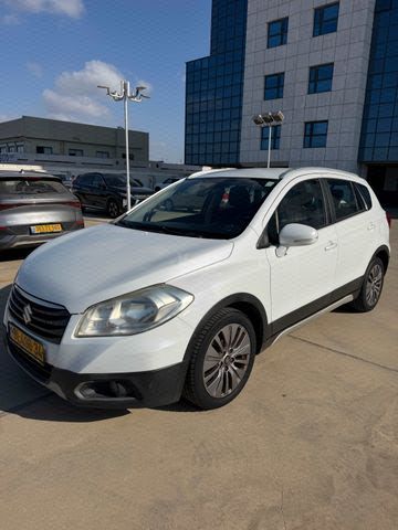 קרוסאובר GLX אוט׳ 1.6 (120 כ״ס)
