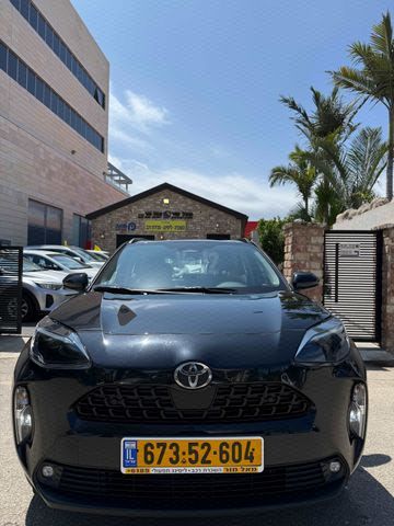 יאריס קרוס Style היברידי אוט׳ 5 דל 1.5 (116 כ״ס)