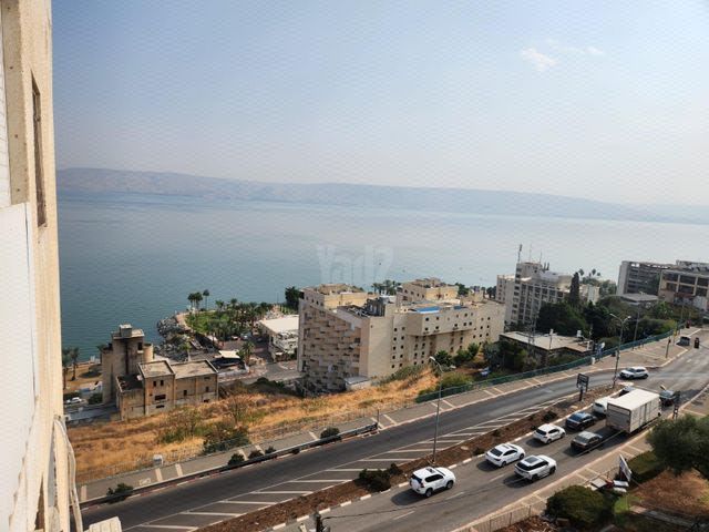 הצנחנים 32