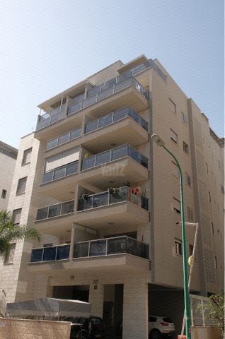בעל שם טוב 14