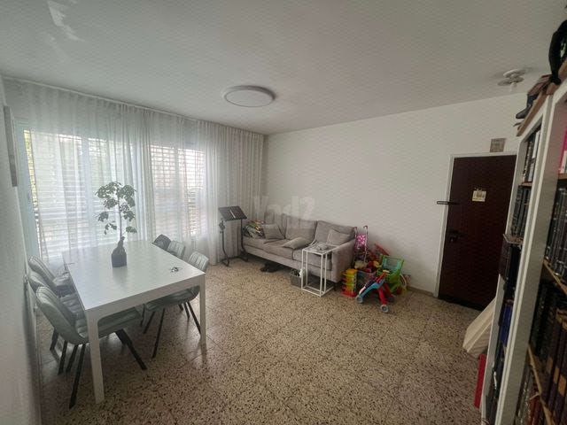 השומר 10