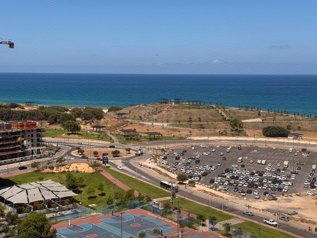 הקוממיות 16