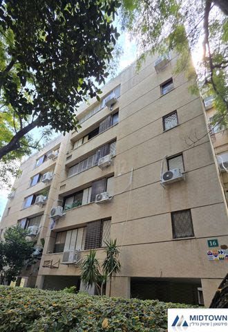 המעפילים 16