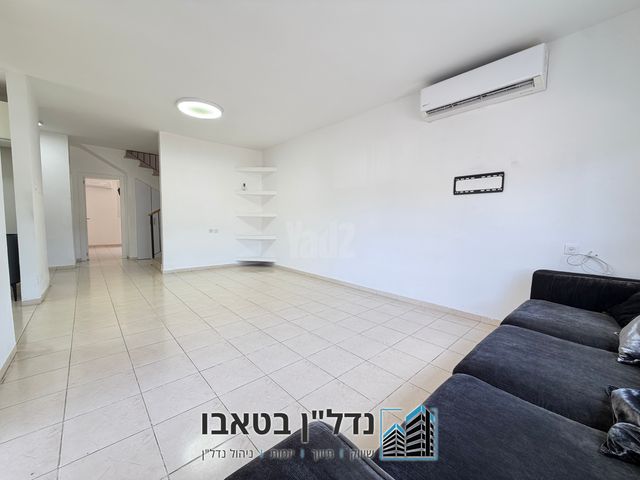 השרון 8
