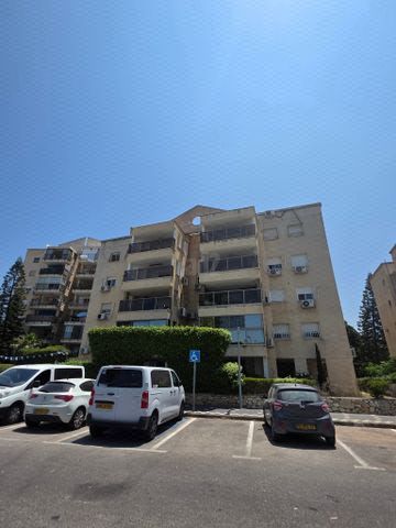 פנחס לבון 