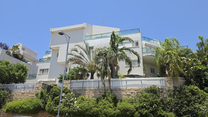 דירה, 2003, רעננה