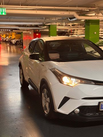 מודעת רכב טויוטה C-HR
