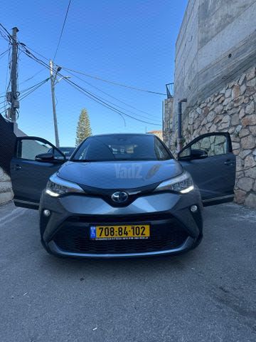 מודעת רכב טויוטה C-HR