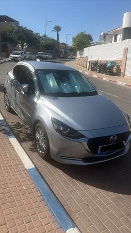 מודעת רכב מאזדה 2