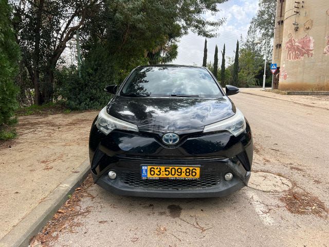 מודעת רכב טויוטה C-HR
